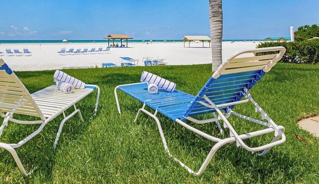 Beachfront - Beachside Escape with Grill, Dining & Views – Perfect for Two! – Aloha Kai #24N