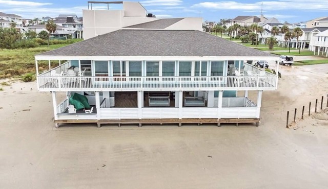 BEACHFRONT - Beautiful home DIRECTLY on the SAND