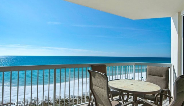 Beachfront Beauty in the Heart of Destin with Discounted Beach Service!