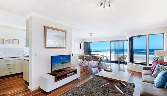 BEACHFRONT Beauty! Unbeatable Location with ocean view!