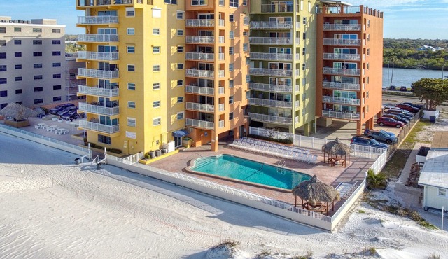 BEACHFRONT BEAUTY! Construction Discount. Beach chairs & sun umbrella provided.