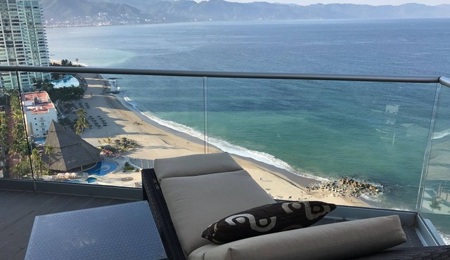 Beachfront - best views! Spring dates now available!