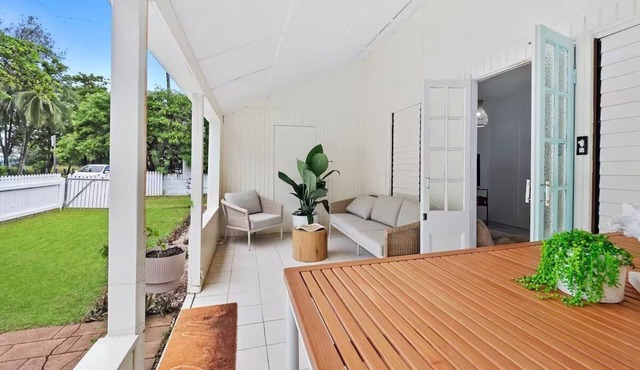 Beachfront Bliss with Private Spa – Relax & Rejuvenate