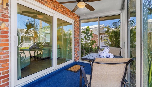 Beachfront Bliss for 4 with Sunroom & Pool Access on Siesta Key - Aloha Kai #34