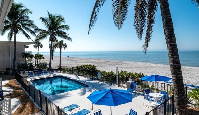 Beachfront Bliss on Longboat Key- Steps to the sand