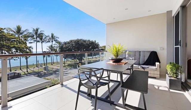 Beachfront Bliss on The Strand 3BR Pool and Parking