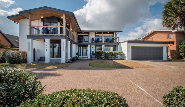 Beachfront Bliss Panoramic Ocean Views Sleeps 33