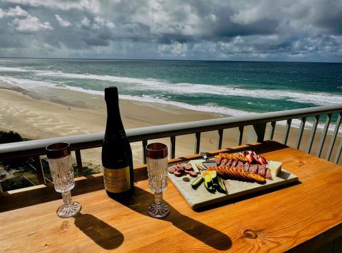 Beachfront Bliss - Views Pool & Café Next Door