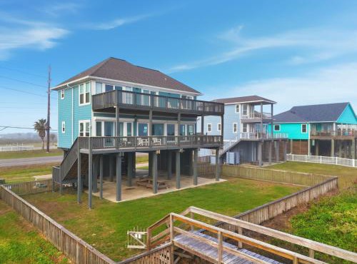 Beachfront Bliss with Views from Every Room