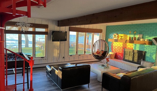 Beachfront Bungalow Retreat on Lake Huron! #9