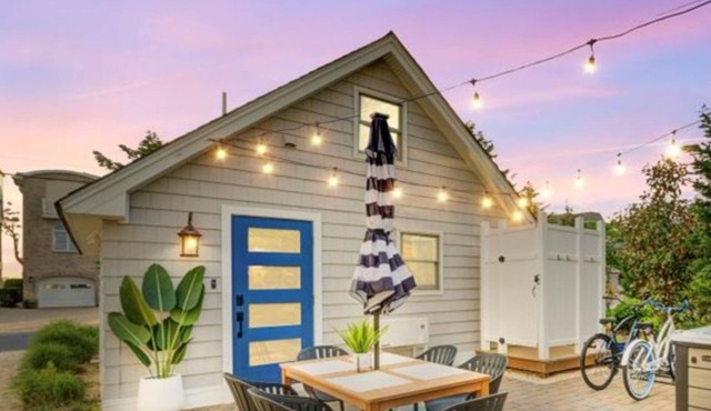 Beachfront Bungalow with Pvt Beach access