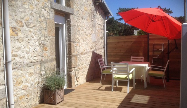 Beachfront cottage, terrace and private parking