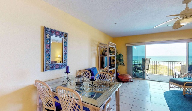 Beachfront condo with washer dryer pool and hot tub dog friendly