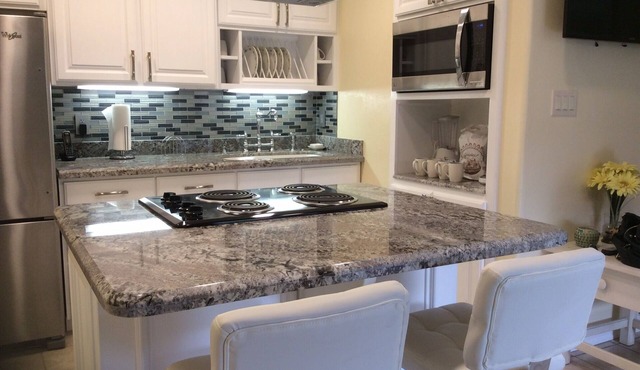 BeachFront Complex 1st. Floor, Next to Pool Come Join the FUN