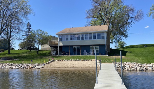 Beachfront Cabin with Lake Views & Harry Potter Room