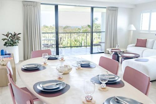 Beachfront Canvas - Ocean Views Pool Gym