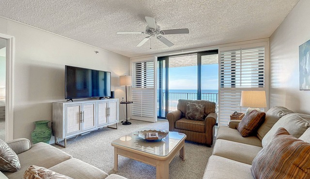 Beachfront Chadham-by-the-Sea 318/Pool/Car Free Beach