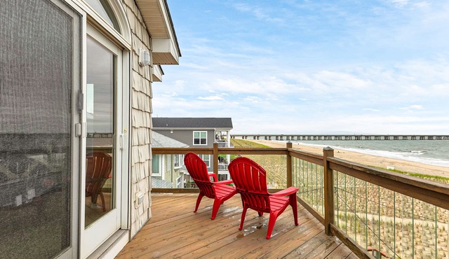 Beachfront Chics Beach Home Garage