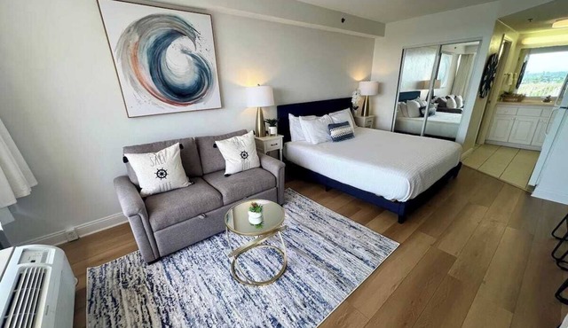 Beachfront - City View - King bed