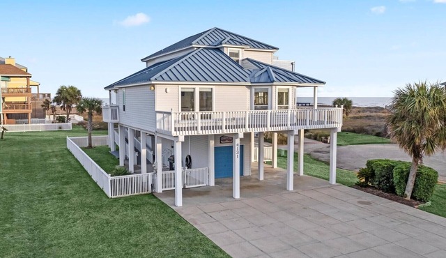 Beachfront | Community Pool | HotTub | Fenced Yard
