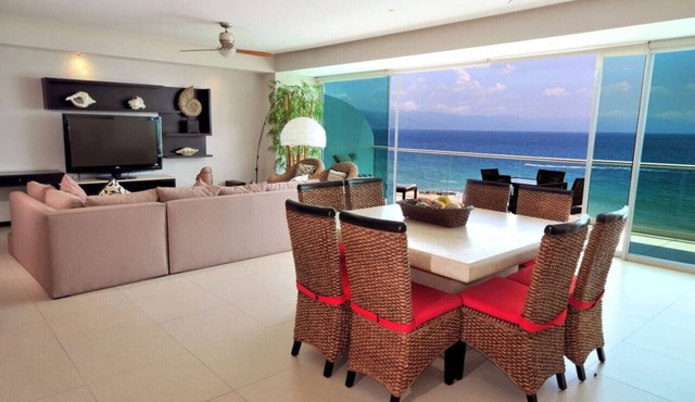 Beachfront condo with amazing views