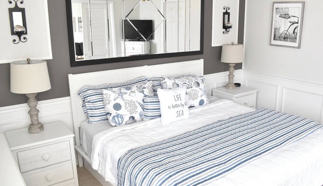 Beachfront condo! Brand new pool 🏊‍♂️