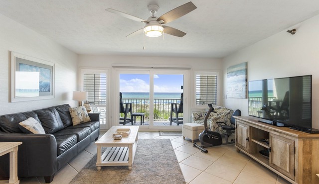 BEACHFRONT Condo 105, wake up to sunshine. Destin Seafarer