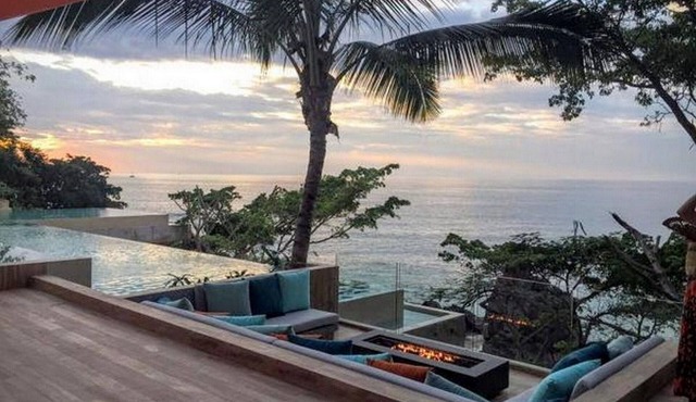 Beachfront Condo, Spectacular View, 2 BR/2 BA Large, New, Quiet and Secure.