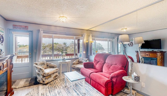 Beachfront condo near the beach with water views private balcony and cable