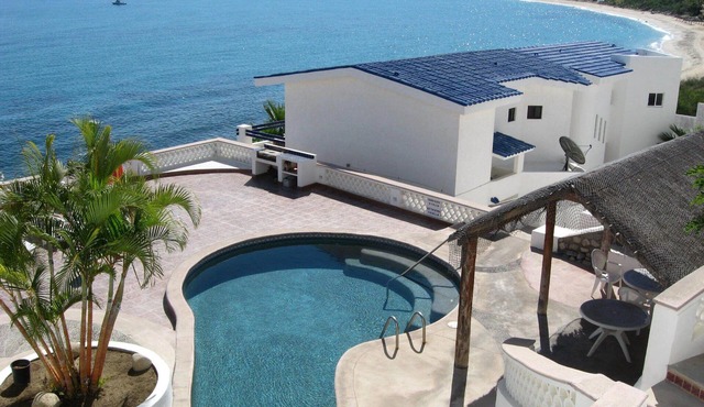 Beachfront Condo, Summer Special, 154 u.s. per night!