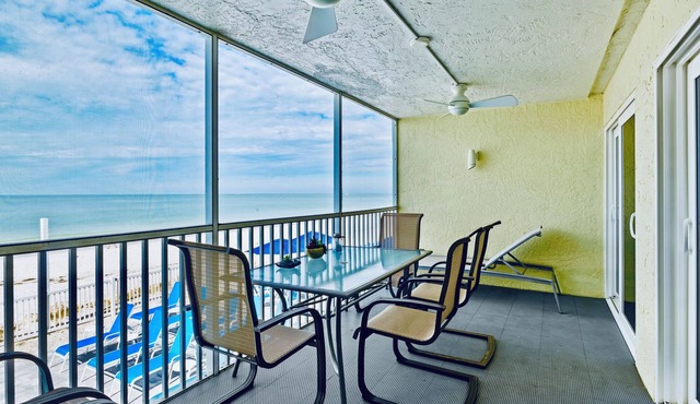 Beachfront Condo, Newly renovated! Heated Pool on the beach. GulfView 102.