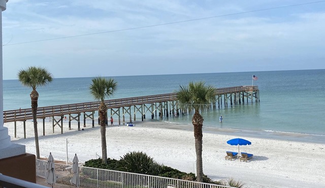 Beachfront Condo at La Contessa!, 3BD/3BA, Poolside Cabana, Private Fishing Pier