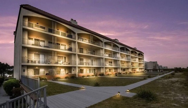 Beachfront Condo on Diamond Beach