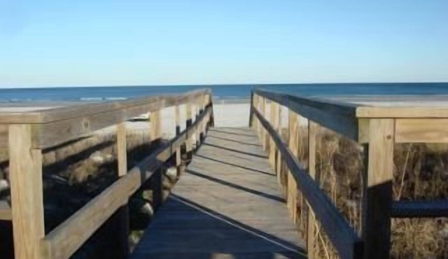 Beachfront Condo, Vibrant, Family-Friendly