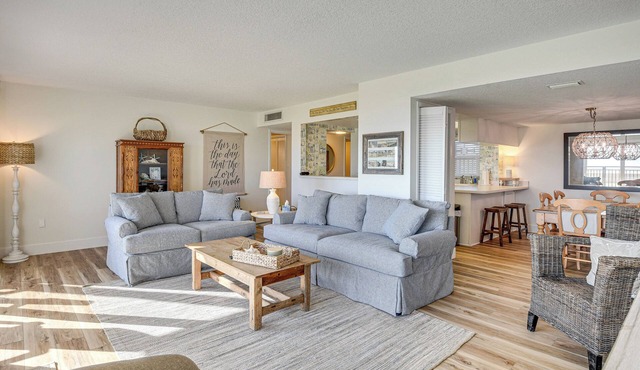 Beachfront Condo w/Pool Access in Ponce Inlet