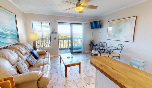 Beachfront condo w. balcony views, community pool + beach access.