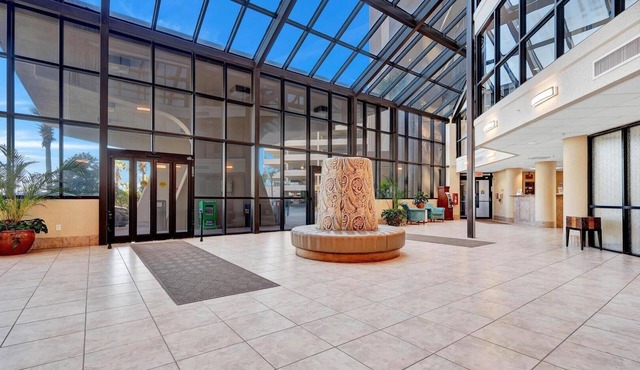 Beachfront Condo w/View & Pool, Sleeps 8