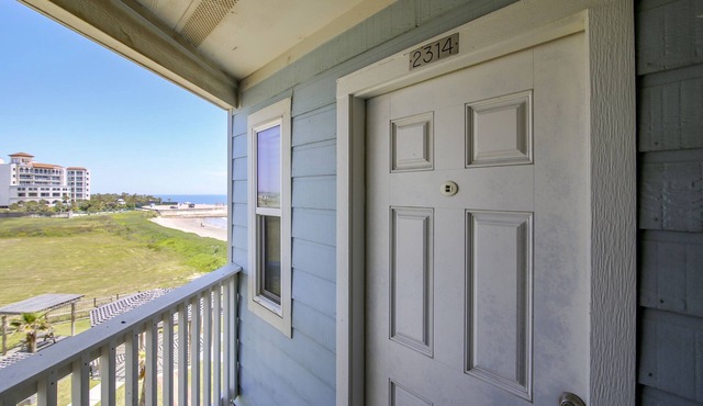 Beachfront Corner and panoramic view of beach and Gulf of Mexico below (2314)