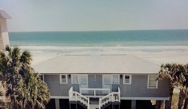 Beachfront Cottage with a GREAT view!