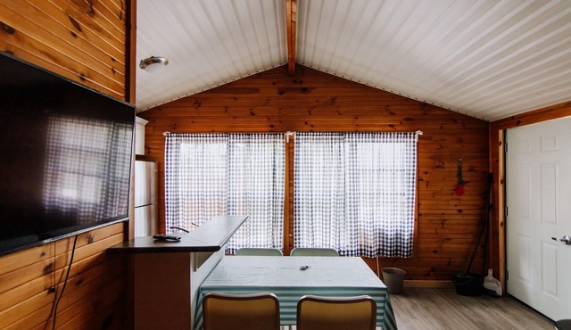 BEACHFRONT COTTAGE IN WASAGA BEACH - SANDPIPER BEACH RESORT - COTTAGE # 5