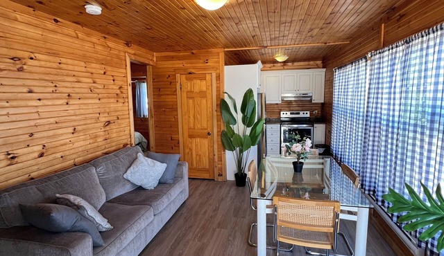 BEACHFRONT COTTAGE IN WASAGA BEACH - SANDPIPER BEACH RESORT - COTTAGE # 2