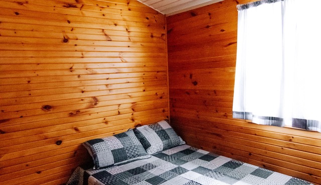 BEACHFRONT COTTAGE IN WASAGA BEACH - SANDPIPER BEACH RESORT - COTTAGE # 1