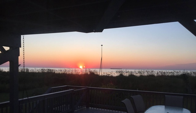Beachfront Cottage directly on the Chesapeake Bay!