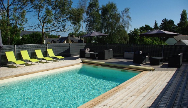 Beachfront cottage, heated pool, 1,5km from the beach, WIFI