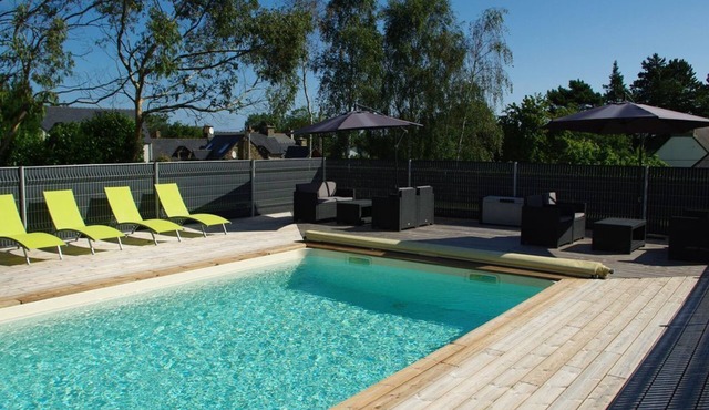Beachfront cottage, heated pool, 1,5km from the beach, WIFI