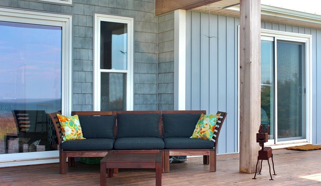 Beachfront Cottage Located In Amazing Thunder Cove