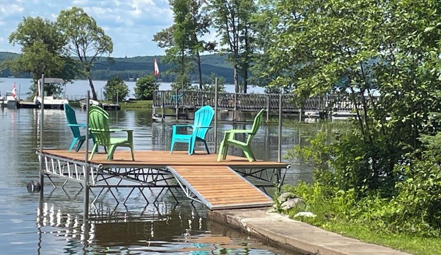 Beachfront Cottage Perfect for Family Getaways w/beach firepit, dock.