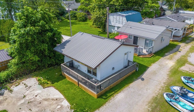 Beachfront Cottage - Turkey Point (FREE PONTOON/SEADOO RENTAL INCLUDED)