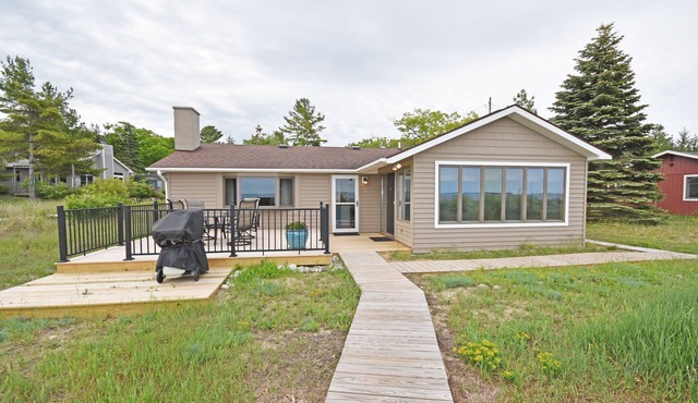 Beachfront cottage with Lake Michigan views, fireplace, gas grill, firepit, deck