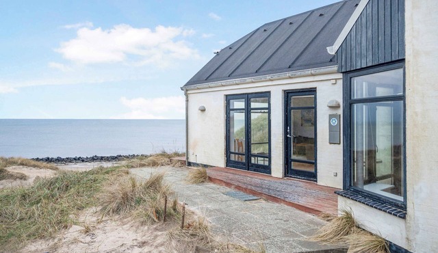 Beachfront cottage with panoramic view